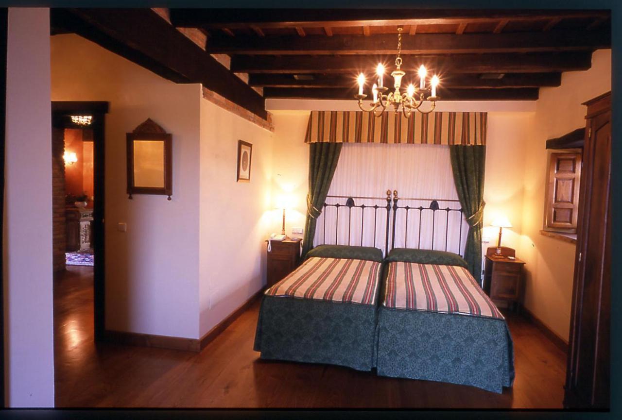 El Ama De Llaves Guest House Hontoria Exterior photo