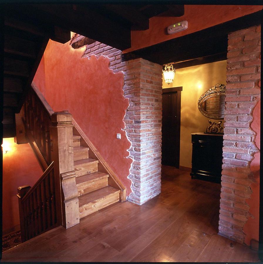 El Ama De Llaves Guest House Hontoria Exterior photo